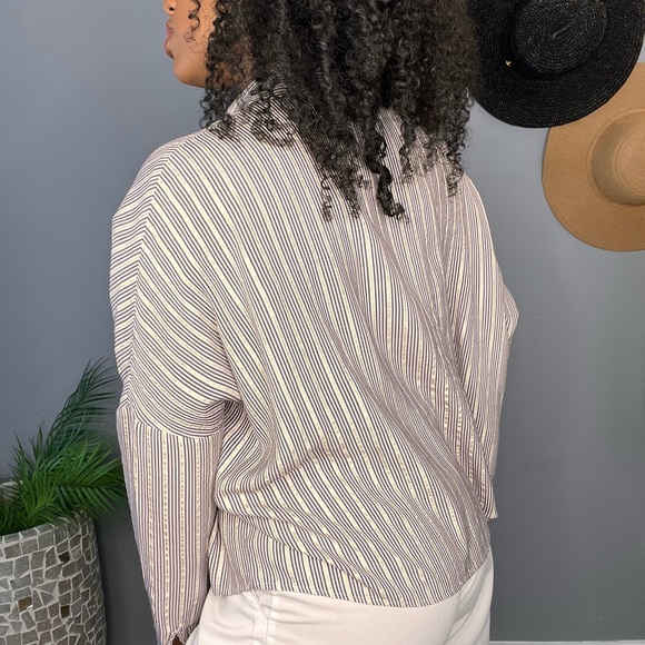 SOLD Express ButtonUp - Picture 3 of 6